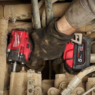 M18 FUEL™ ½″ COMPACT IMPACT WRENCH WITH FRICTION RING